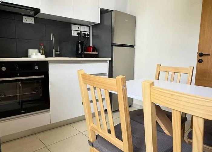 Centre 2-bedroom, Old Town, アパート ニコシア